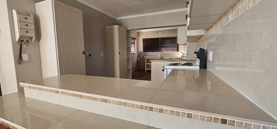 6 Bedroom Property for Sale in Middedorp Western Cape